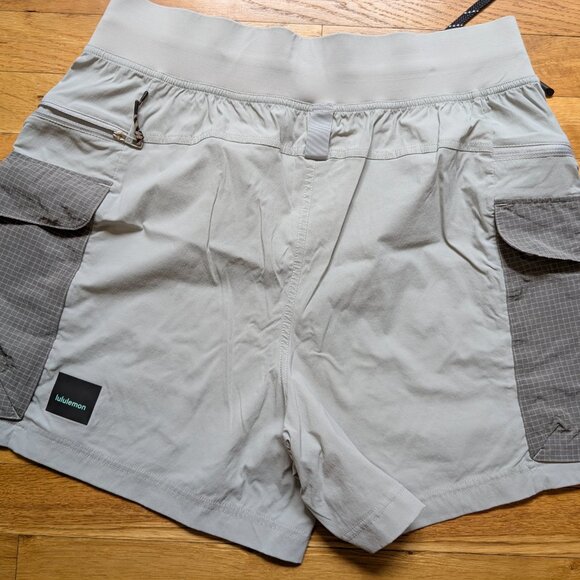 Lululemon Multi-Pocket Cargo High-Rise Hiking Short 5" - Sz 10 - Picture 3 of 3